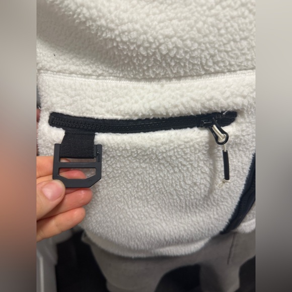 Rains jacket 18420 Heavy Fleece Jacket
white color size S but runs big - Picture 5 of 8